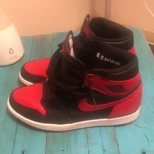Jordan 1 s banned size 8.5 great condition a collector item Nike Air Jordan 1 Retro High  main image 3